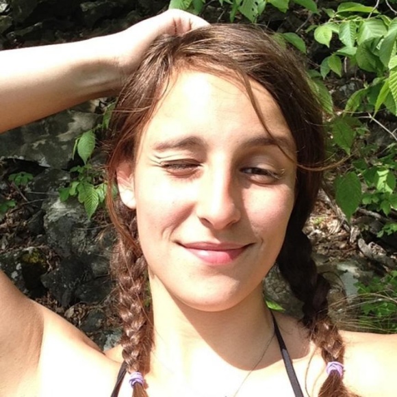 Meet your Posher, Ana - Picture 1 of 2